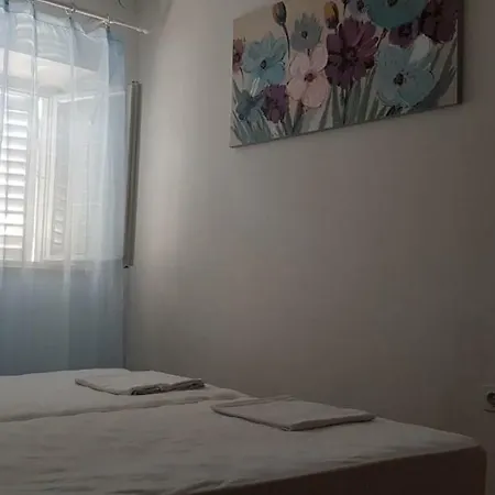 Du Rent * Ντουμπρόβνικ